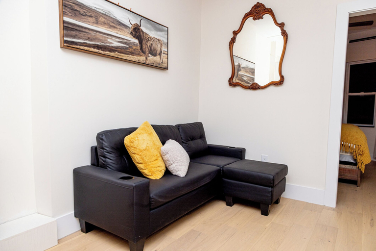 Living area 5, B Hotel, Toronto