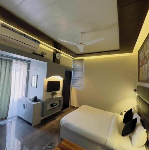 Room 1, Lakes Nine, Nainital