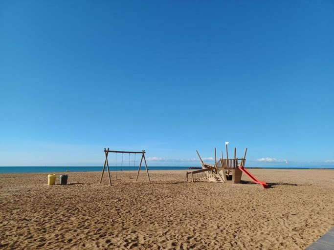 2, Cozy Villa Steps from the Beach, Hérault