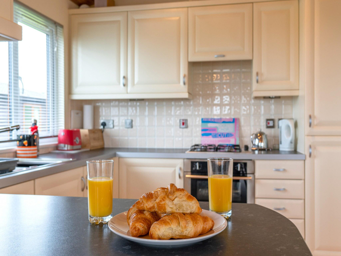 5, Lodge on Rame Peninsula near Freathy Beach, Cornwall