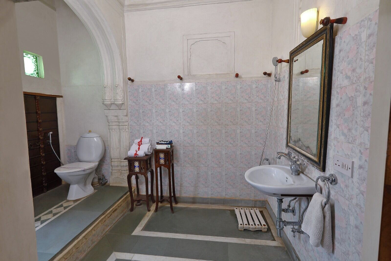 Bathroom 4, Hotel Mandawa haveli, Jhunjhunun