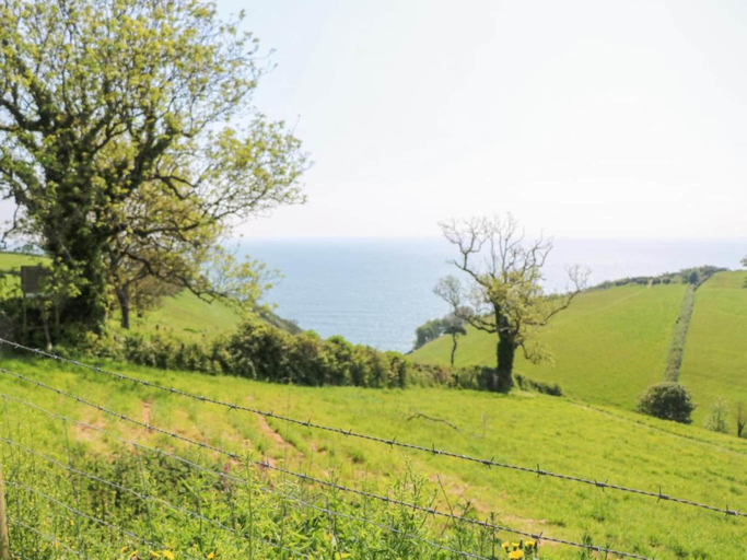 2, Lodge near Blackpool Sands, No deposit, Devon