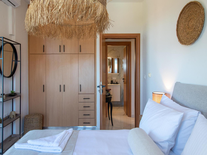 5, Villa in Sfakaki with Pool near Beach, Crete