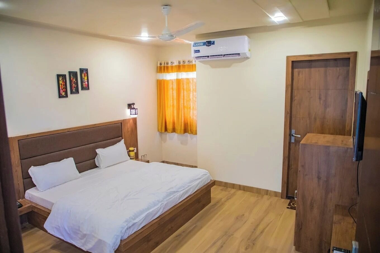 Room 5, Shyam Inn, Mathura