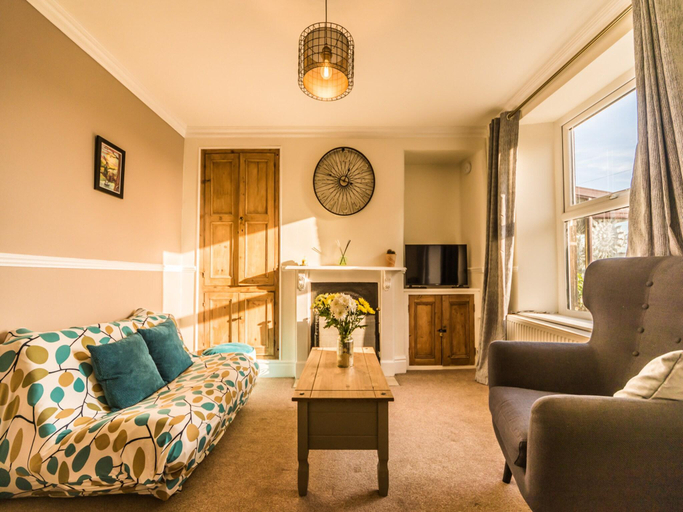 4, Hillside cottage in Matlock, No Deposit, Derbyshire