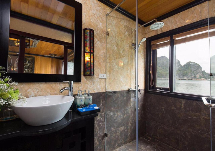 Bathroom 3, Le Journey Luxury Cruise, Hạ Long