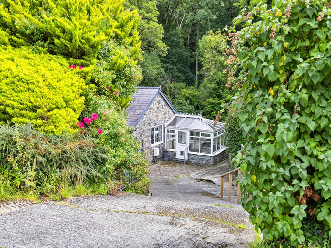5, Cottage in Rowen by River Pet-Friendly Trails, Conwy