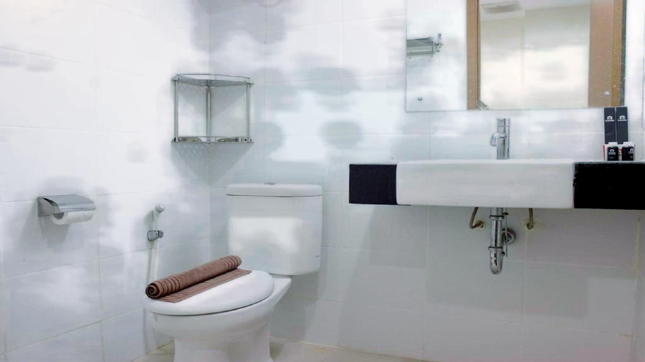 Bathroom 4, Scenic Studio Beverly Dago Apartment By Travelio, Bandung