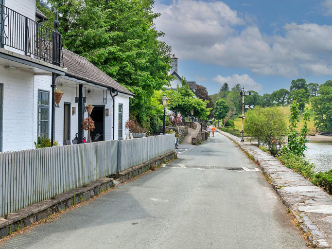 4, Cottage by Mawddach Trail with Stunning Views, Gwynedd