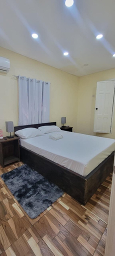 Room 2, Ocean View Suites