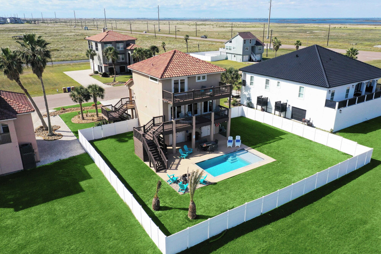 Interior 4, 2 Homes, Sleeps 22 Steps to the Beach, Private Pool, Fire Pit, Balcony Views, Nueces