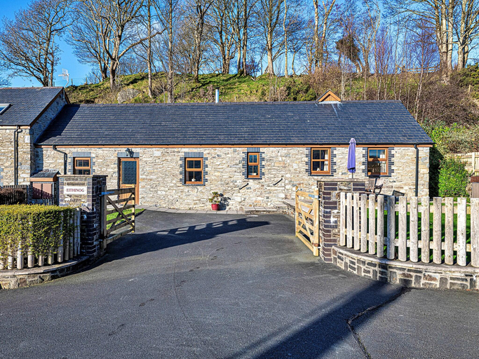 5, Cottage by Cardigan Bay with Hot Tub, Ceredigion