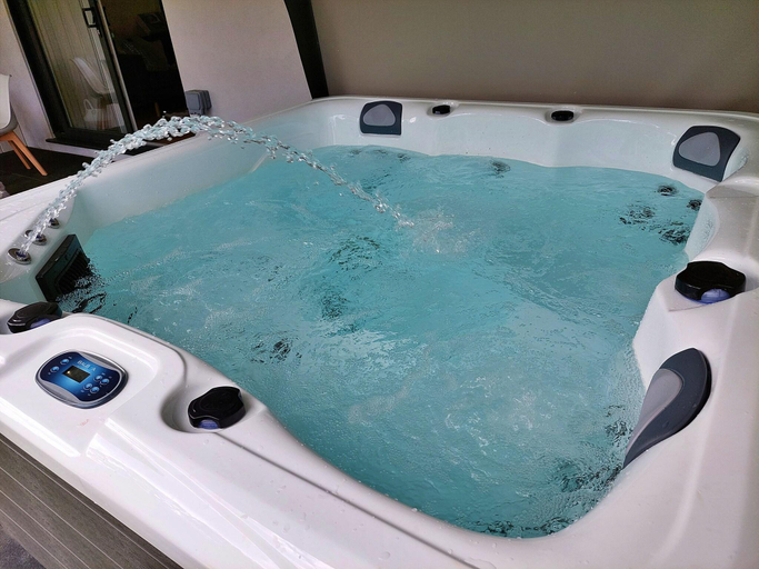 3, Cottage by Dartmoor with Private Hot Tub, Devon