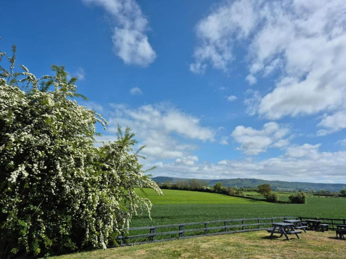 Others 5, Cottage in Thirsk with Private Hot Tub, North Yorkshire