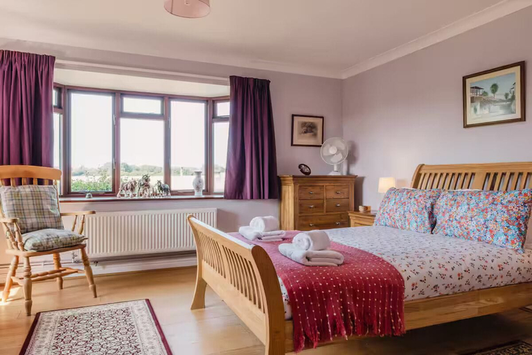 Room 2, A Beautiful 3-Bed Worcestershire Home, Worcestershire