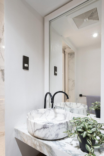 Bathroom, RenBNB Boutique Apartments, Mandaue City
