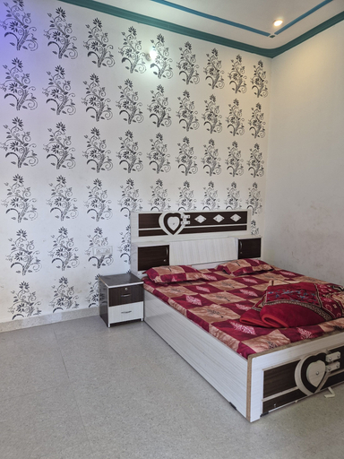 Room 5, Shyam Niwas Guest House, Sikar