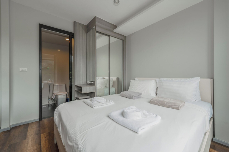 Room 2, Rooftop Pool Walk to Surin Beach C207, Phuket Island