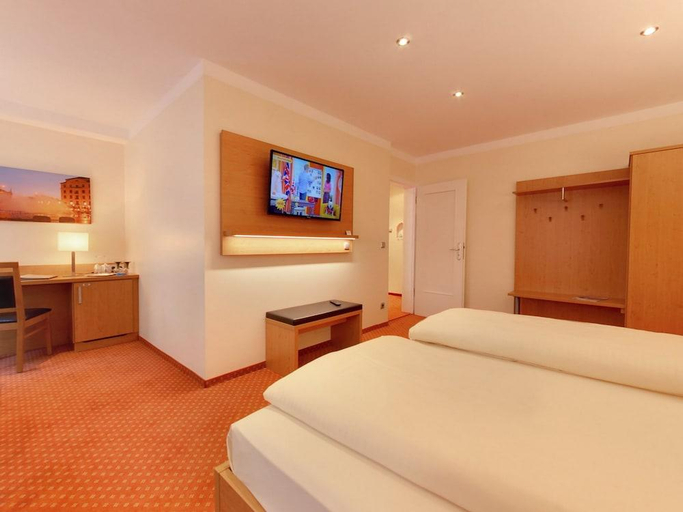 Bedroom 3, Hotel Kriemhild am Hirschgarten in Munich-Nymphenburg, München