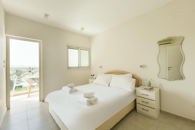 Bedroom 2, Skyline 1BR Apartment with City and Sea View
