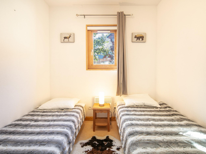 4, Apartment in Alps with Heated Pool Access, Savoie