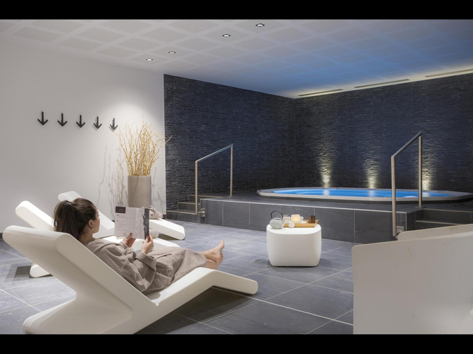 4, Apartment in Tignes With Slope Access & Spa, Savoie