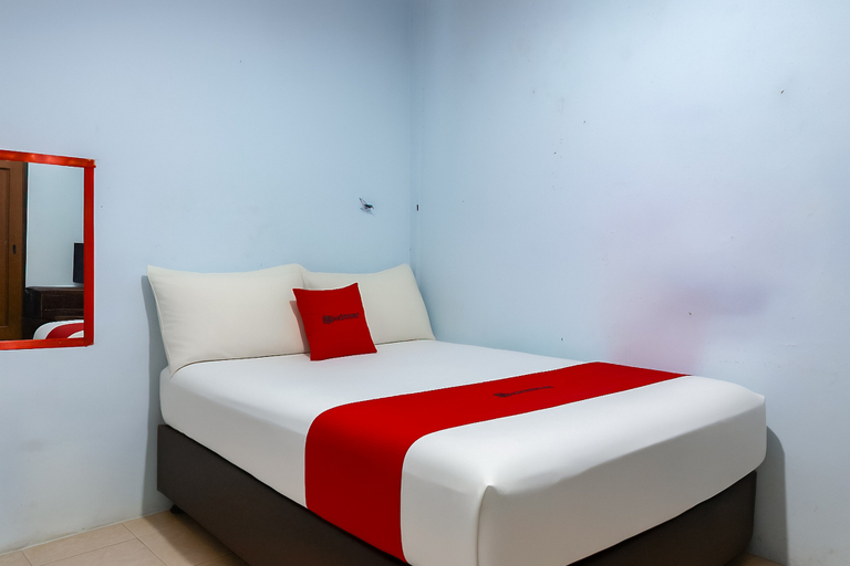 Bedroom 2, RedDoorz Syariah near Stadion Persikas Subang, Subang