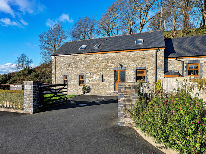 2, Cottage on Cardigan Bay with Hot Tub, Ceredigion