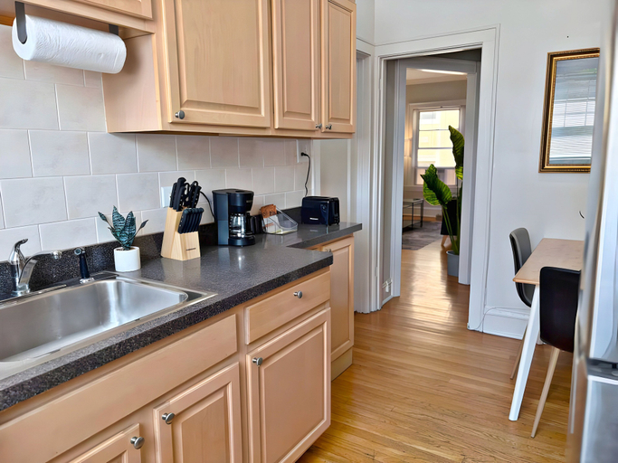 Private kitchen 4, Perfectly Located 1BR - Hinman D2, Cook