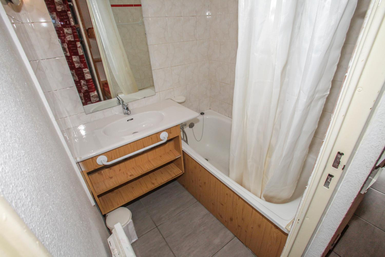 Bathroom 4, Residence Odalys Le Hameau du Borsat, Savoie