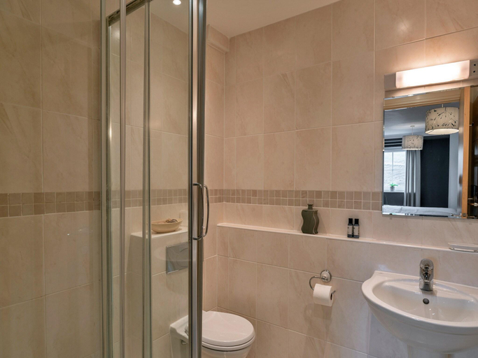 3, Apartment in Watergate Bay with Sea Views, Cornwall