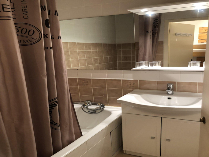 2, Cozy First-Floor Apartment, Isère
