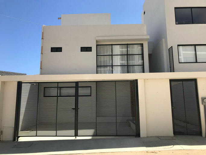 Front of property, Casa Linda Vista, La Paz