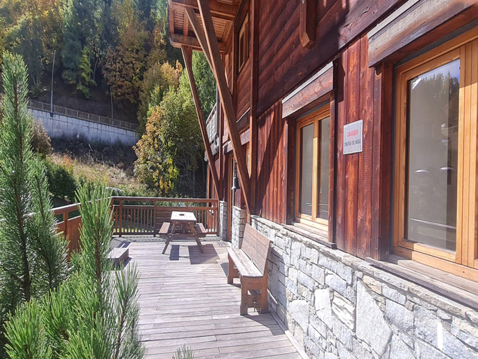 4, Spacious Chalet Near Ski Slopes, Isère