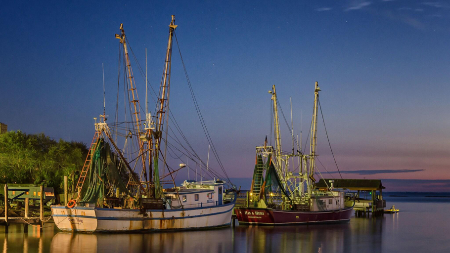 Exterior & Views 1, Shem Creek Inn, Charleston