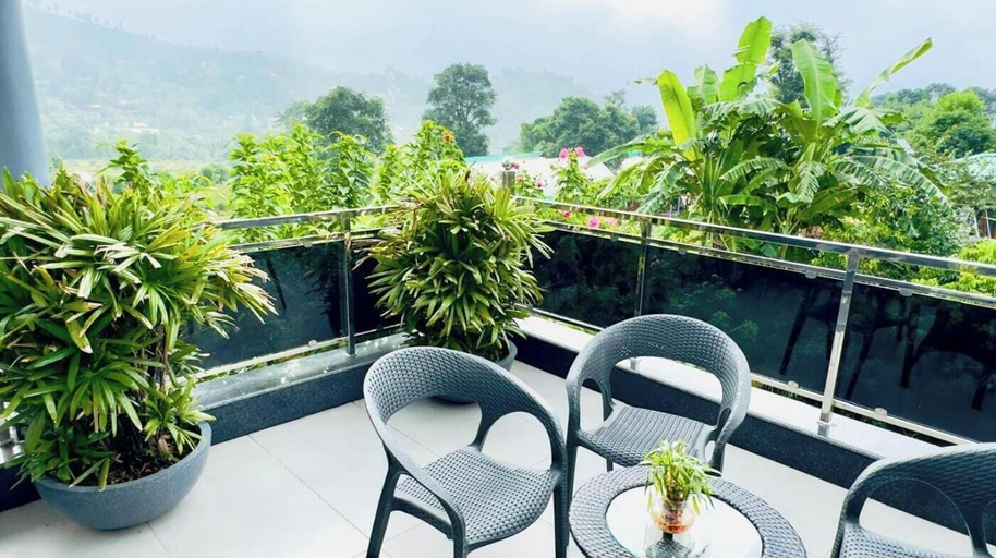 Exterior, Lakes Nine, Nainital