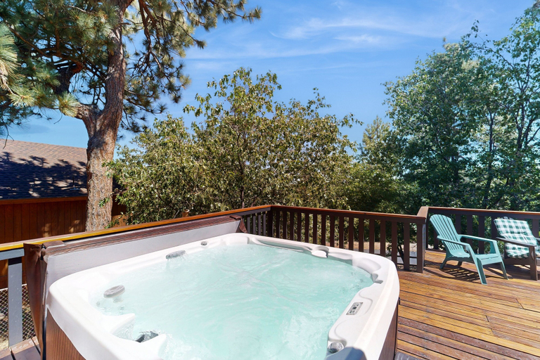 Outdoor spa tub 3, Moonridge Alameda #570, San Bernardino