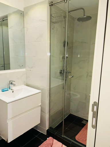 Bathroom 3, Embassy Gardens Studio Suite, Accra