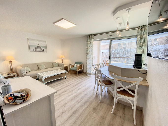 3, Terrace Apartment Near the Beach, Alpes-Maritimes