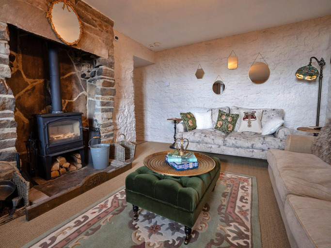 3, Cottage in Peak District with Scenic Views, Derbyshire