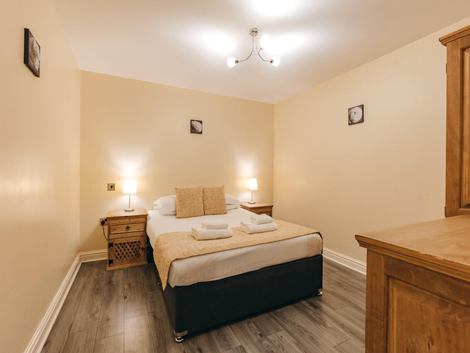 5, Cottage in Netley Hall with Lush Gardens, Shropshire