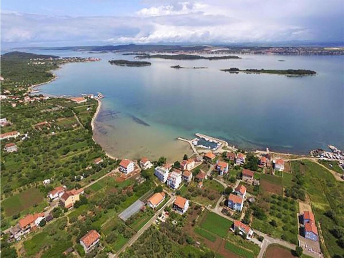 2, Three bedroom house with terrace, Pašman