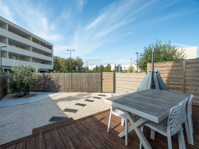 2, Sunny Villa Retreat by the Sea, Hérault