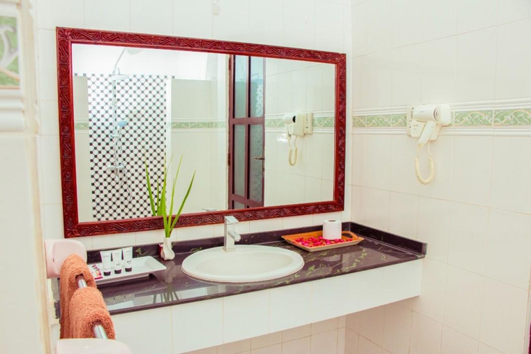 Bathroom 5, Mandarin Resort Zanzibar, Kusini