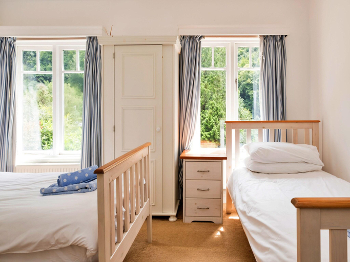 2, Lodge by River Wye with Private River Access, Gloucestershire