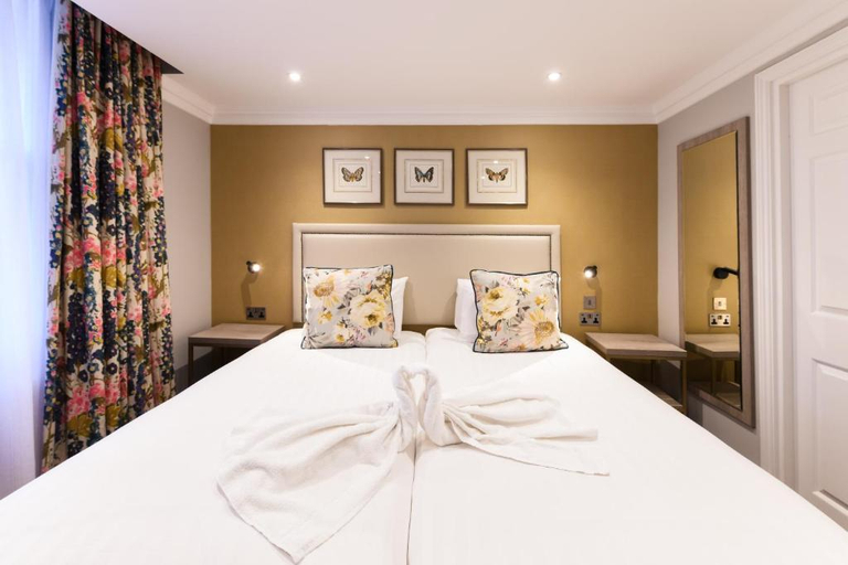 Bedroom 2, The Byron Hotel, London