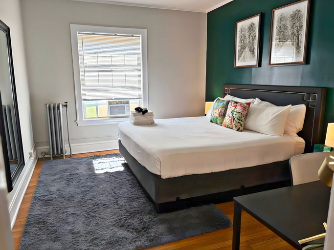 Room 3, Perfectly Located 1BR - Hinman D2, Cook