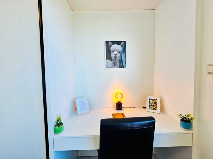 Room 5, Chic Urban Stay 2BR with parking, Luxembourg