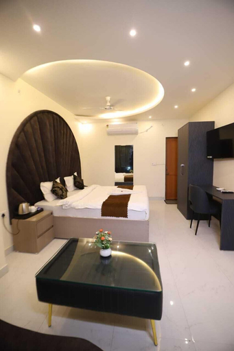 Room 4, Hotel R Raghavam, Faizabad