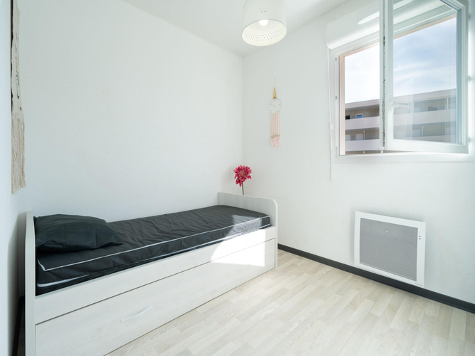 Bedroom 2, Sunny Villa Stay in Serignan, Hérault